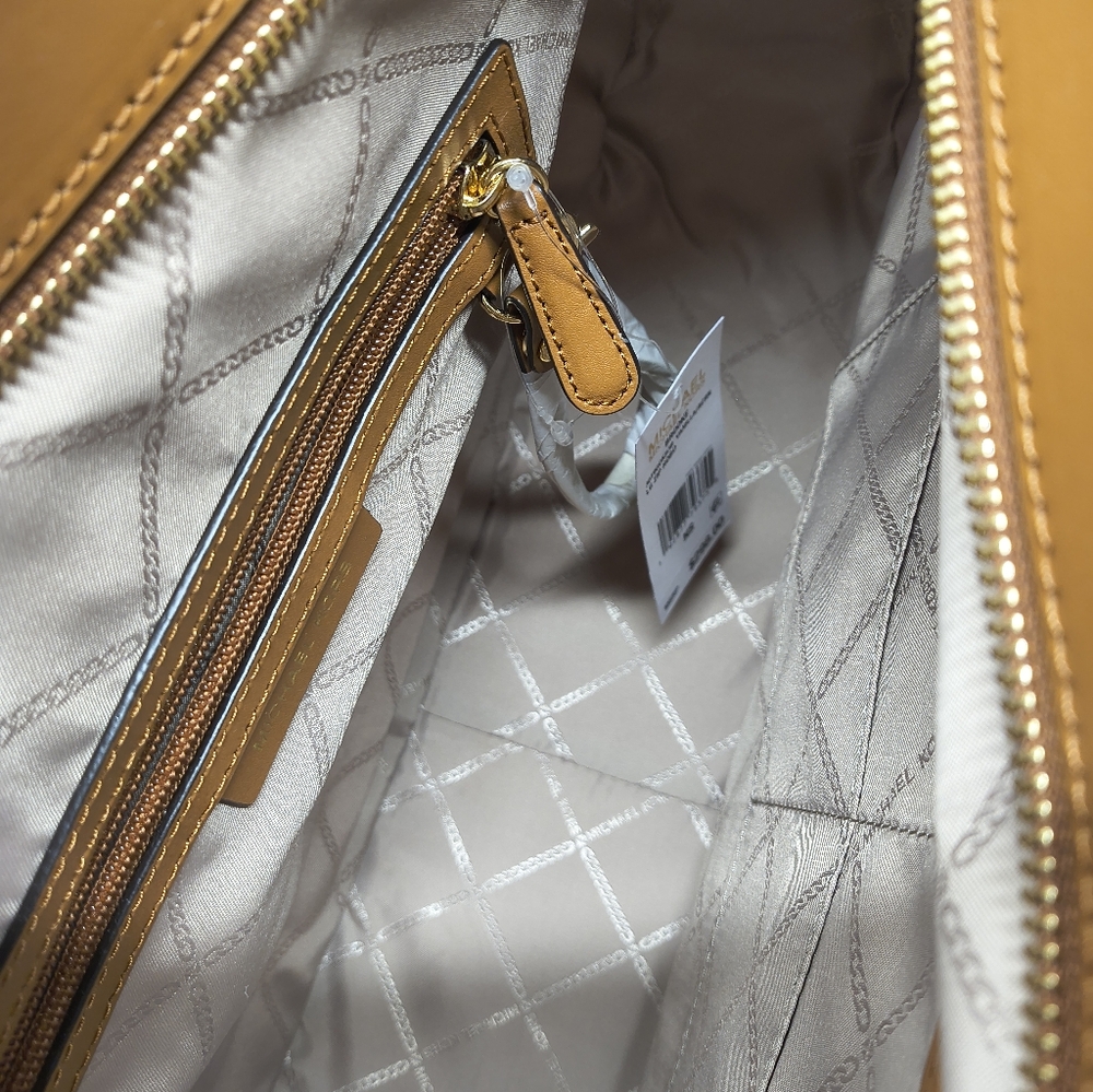 Michael Kors Brooke Lg Zip Hobo in Vanilla/Acorn - Picture 10 of 13